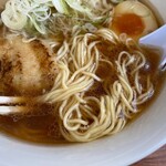 いちもん軒 - 「あっさり正油ラーメン」（600円）の麺アップ