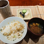 百味処 おんじき - ご飯とお味噌汁