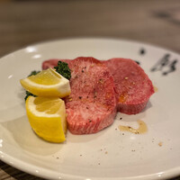 焼肉&手打ち冷麺 二郎 KANAYAMA - 厚切りタン