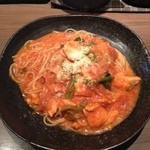 菓酒房 じらふ - サーモンとほうれん草のトマトクリームスパ