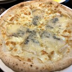 アレーナ・ロッサ - ミックスチーズのPIZZA