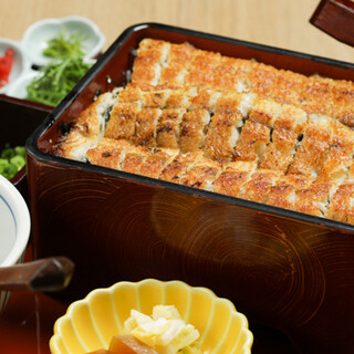 お茶漬けには香り豊かな出汁を使用。ひつまぶしの〆としても◎