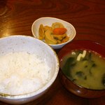 Sazahoza - ご飯、味噌汁、煮物
                        