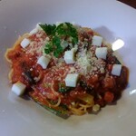 雪詩慕雲 - ベーコンとモッツァレラとトマトのパスタ。