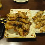 焼とり弁慶 - 豚バラ＠136円・鶏皮（塩焼き）＠52円
