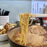 鴨蔵 - 麺は細めストレート麺。