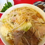 ラーメン二郎 - ラーメン小＋ニンニク多め＋青ネギ＋シビれ