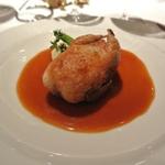 ラ・トルテュ - ウズラのファルシ、フォアグラ、トリュフ、マデラ酒のソース