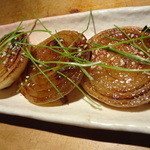 鮨げん家 - 新玉葱の甘辛ステーキ