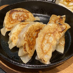 香満園 - 2020年6月。焼餃子280円。