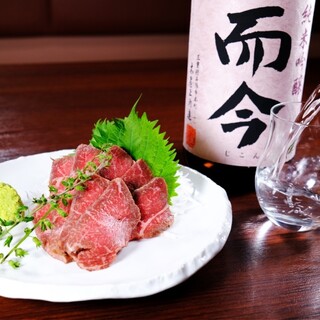 Seared A5 Japanese black beef, a Meat Dishes that goes well with local sake! There is also Yukke!