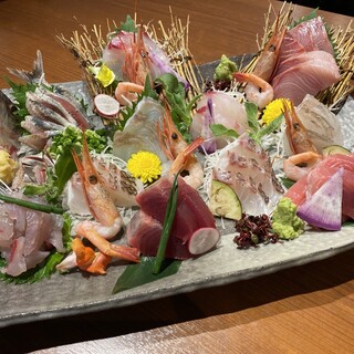 新鮮な魚料理をリーズナブルにご提供★人気No.1お刺身盛合せ