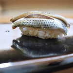日本橋蛎殻町 すぎた - 片身二枚漬けのこはだ