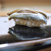 日本橋蛎殻町 すぎた - 片身二枚漬けのこはだ