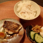 Umami LABO koi izumi - 〆に土鍋ご飯・漬物にイサキの炭火焼き