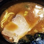 家系ラーメン クックら - スモークのチャーシューは大きめ。