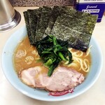 ラーメン 町田家 - ラーメン740円麺硬め。海苔増し100円。