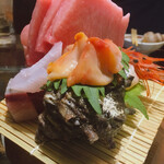 とっくりや - サザエの上には赤貝　中にはサザエも入ってます。