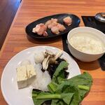 Emukei Resutoran - しゃぶしゃぶの野菜はほうれん草と一緒にキノコや糸コンを選んで鍋にいれました。