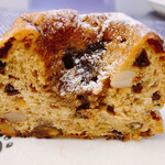 ラトリエ ドゥ プレジール - ・﻿栗粉と2種のチョコレート、7種のナッツ、いちご、オレンジピールのグクロフ