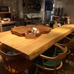 Organic Cafe ゆきすきのくに - 居心地の良いカウンターがあります。