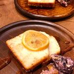 Organic Cafe ゆきすきのくに - レモンジンジャーのグルテンフリーケーキ。