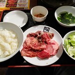 炭火焼肉酒家 牛角 - 選べる3種ランチB1280円税別