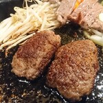 Teppantoukyou - さわやかハンバーグのように半分に切ってよく焼いてくれました❗