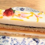 hotel de suzuki - ココナッツ、マンゴー、パッションフルーツのケーキ