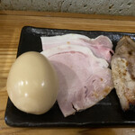 中華蕎麦うゑず - 低温ロースと煮卵