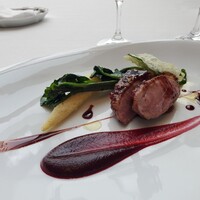 オザワ - フランス産鴨のロースト スパイスとレモン風味 サクランボのソースで