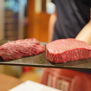 肉山 秋田 - 料理写真:右側は熊本あかうしのシンシン