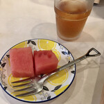 Teuchi Soba Hinari - 冷たい蕎麦茶とサービスのデザート