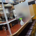 味鳥 - 可動式のアクリル仕切板