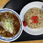 赤門ラーメン - 醤油ラーメン+ミニチャーハン♬︎
            900円