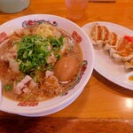 あじへい - あじへいラーメンと焼餃子