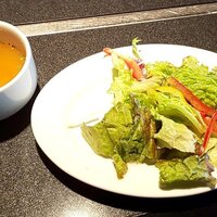 国産熟成焼肉 肉バル ドウラクコリーダ ランドマーク店 - スープとサラダ