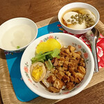 家豆花 - 魯肉飯セット