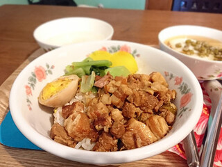 家豆花 - 魯肉飯