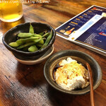 Date Shouten - つき出しの焼き枝豆とチーズ豆腐