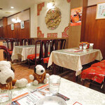 132537180 - 店内は広くてとってもきれい。
                      中華料理が食べたくなるような内装だよね。
                      
                      ちびつぬ「女子は雰囲気が大事なのよ～」
                      
                      (注)ちびつぬは男子です
