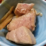 魚菜 - お通し　鮪と白子の煮物　白子食べたあとですみません