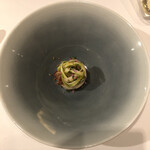 朗 長谷川稔Lab - 上の野菜はアスパラガス。リゾットにはいぶりがっこのアクセントも