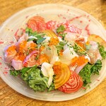 WE ARE THE FARM - 季節野菜と本日の鮮魚のカルパッチョビーツドレッシング