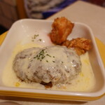 Bisutoro Kicchin Ando Botoruzu - 自家製チーズクリームソースの手ごねハンバーグランチ