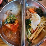 韓国屋台 豚大門市場 - ハーフ＆ハーフ冷麺