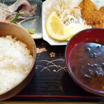 丸魚食堂 - アジ鰺定食。やっぱ新鮮な魚はえぇなぁ。