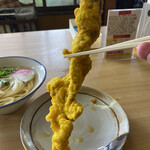 はなや食堂 - 独特の黄色の天ぷら、色粉使用とお母さんが言うてました。もしかしたらクチナシが原料かなぁ?