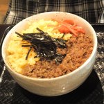 炭火焼鳥中村屋 - 二色そぼろ丼