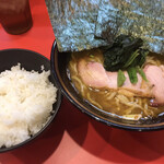 横浜家系総本山 吉村家直系店 ラーメン内田家 - 